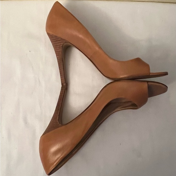 Marc Fisher Tan Leather Peep Toe Pumps, Size 7, EUC - Picture 3 of 11